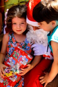 16.12.2017 - Vice-prefeito Idemar Barz na chegada do Papai Noel da Rádio Imigrantes