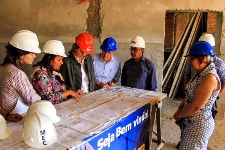 01.11.2017 - Prefeita Paula Mascarenhas e vice Idemar Barz em visita à obra da UBS Virgílio Costa