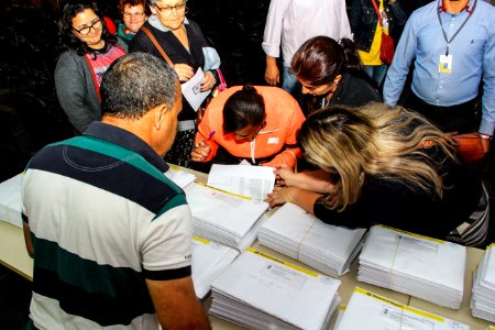 25.11.2017 - Prefeito em exercício Idemar Barz na assinatura de contratos do Amazonas e do Roraima