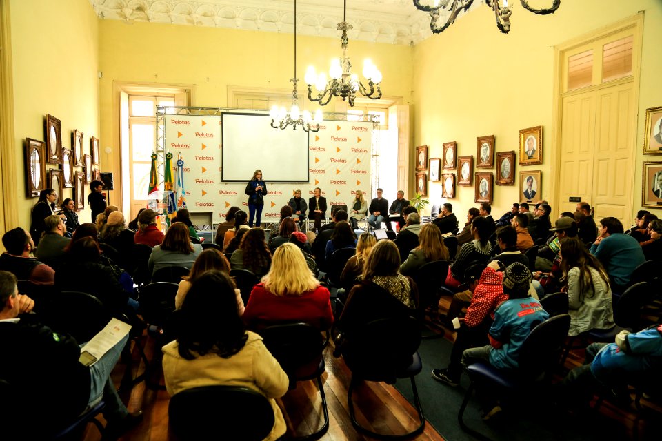 03.07.2018 - Prefeita Paula Mascarenhas durante reunião do Cip com assinatura das Cipaves com diretores da rede municipais e assinaturas de adesões ao Pacto Pelotas Pela Paz  Foto: Gustavo Vara