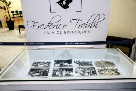 05.07.2019 - Prefeita Paula Mascarenhas e o vice Idemar Barz prestigiam a abertura da exposição fotográfica ‘Bernardo de Souza em dois tempos’ em homenagem ao ex-prefeito, com imagens do fotógrafo Gustavo Vara - Foto: Michel Corvello
