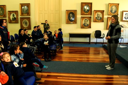 22.06.2018 - Prefeita Paula Mascarenhas recebe visita das crianças da Escola Criança Amada - 14 crianças - atividade da letras - letra P - Foto: Gustavo Vara