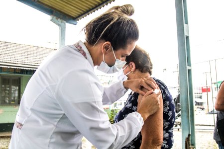 26.03.2021 - Vacinação dos idosos com 74 anos nas escolas - Foto Michel Corvello