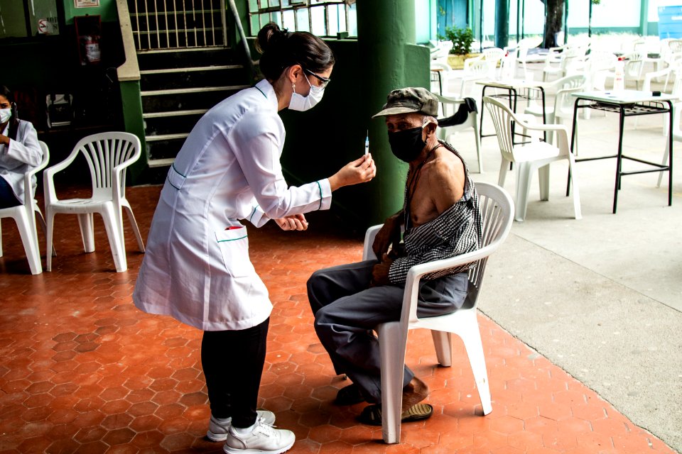24.03.2021 - Vacinação dos idosos com 76 anos nas escolas - Foto Michel Corvello