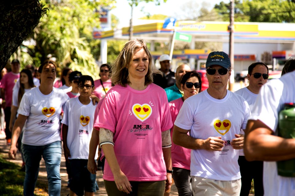 19.11.2017 - Prefeita Paula Mascarenhas participa da caminhada pela adoção realizado pelo Juizado Regional da Infância e Juventude da Comarca de Pelotas