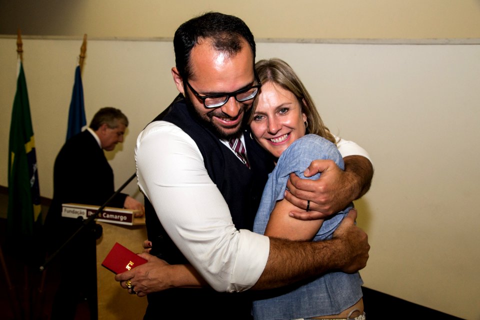 28.02.2018 - Porto Alegre/RS - Prefeita Paula Mascarenhas recebe comenda da Ordem das Palmas Acadêmicas na Fundação Iberê Camargo - Foto: Gustavo Vara