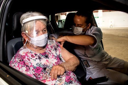 22.03.2021 - Drive-thru para idosos com 75 anos ou mais - Foto Michel Corvello