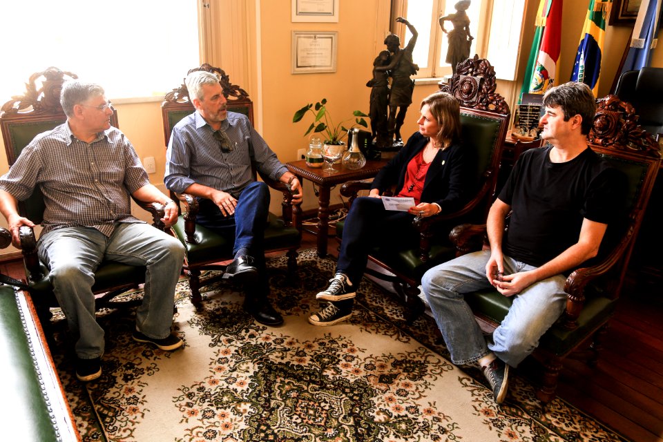 10.05.2018 - Prefeita Paula Mascarenhas recebe convite para painel RBS - Foto: Gustavo Vara
