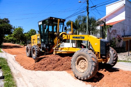 22.11.2017 - Colocação de saibro na rua Novo Hamburgo no bairro Laranjal