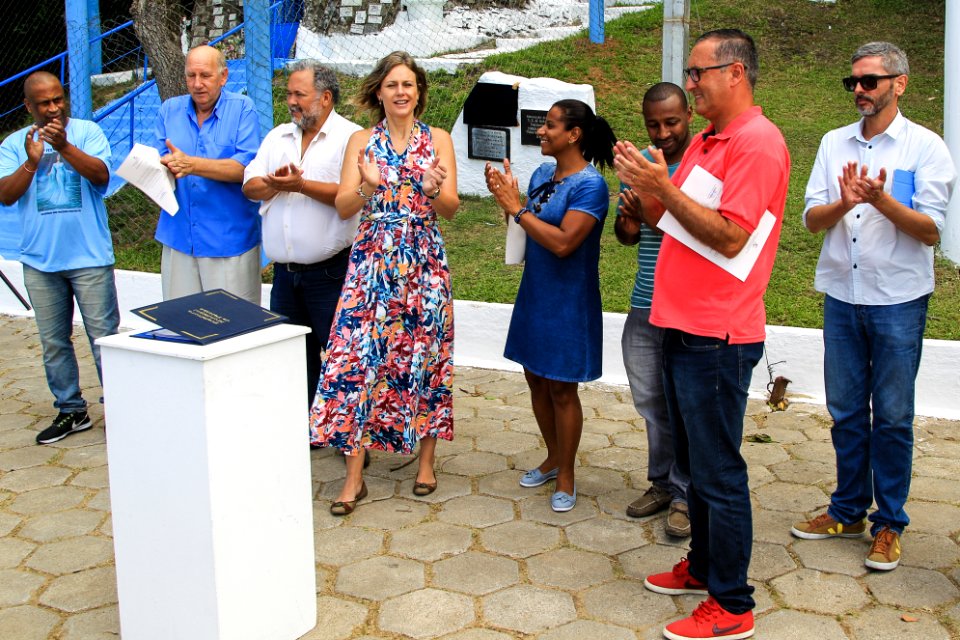 31.01.2018 - Prefeita Paula Mascarenhas durante entrega e instalação da placa no monumento à Iemanjá - Foto: Gustavo Vara