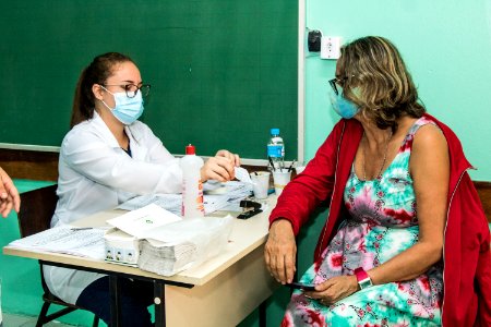 15.04.2021 - Vacinação dos idosos de 61 anos nas escolas - Foto Michel Corvello