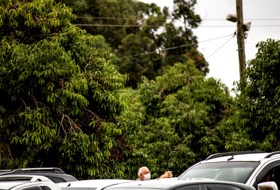 28.03.2021 - Drive-thru para 1ª dose dos idosos com 72 anos - Foto Michel Corvello