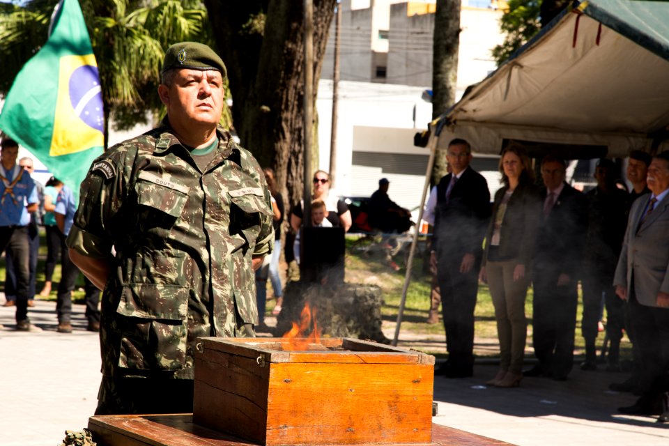 19.11.2017 - Prefeita Paula Mascarenhas e o vice Idemar Barz participam da cerimônia ao Dia da Bandeira no Altar da Pátria