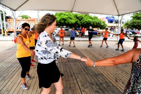 29.12.2017 - Prefeita Paula Mascarenhas durante visita e entrega da reforma do trapiche da praia do Laranjal