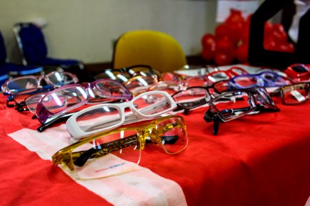 31.10.2017 - Doação de óculos da Ótica Diniz para crianças dos abrigos da prefeitura