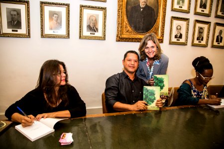 13.11.2017 - Prefeita Paula Mascarenhas prestigia o lançamento dos livros da Fundação Palmares na Bibliotheca Pública Pelotense photo