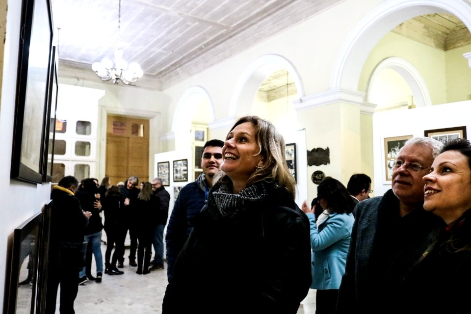 05.07.2019 - Prefeita Paula Mascarenhas e o vice Idemar Barz prestigiam a abertura da exposição fotográfica ‘Bernardo de Souza em dois tempos’ em homenagem ao ex-prefeito, com imagens do fotógrafo Gustavo Vara - Foto: Michel Corvello