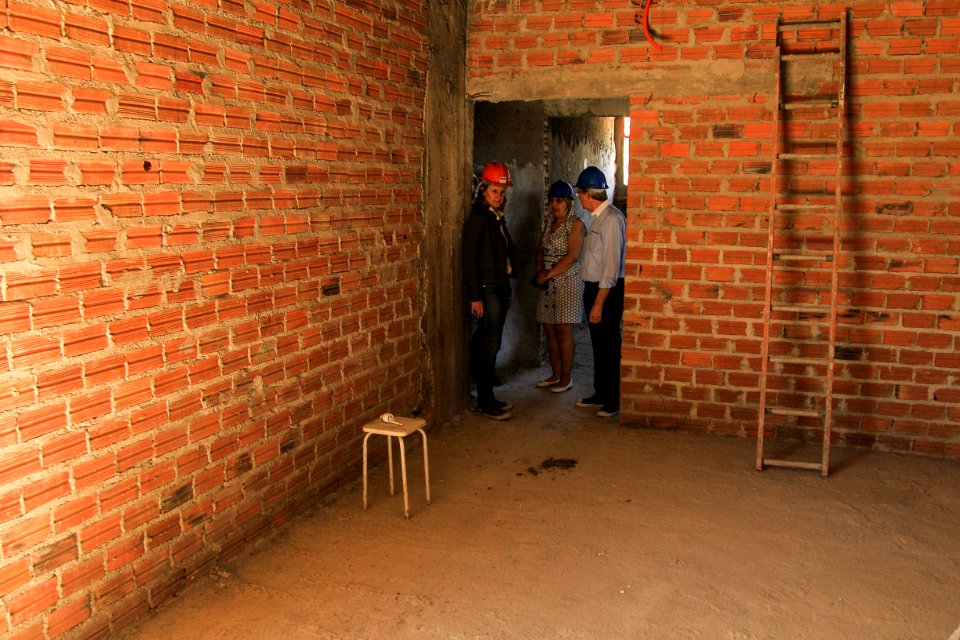 01.11.2017 - Prefeita Paula Mascarenhas e vice Idemar Barz em visita à obra da UBS Virgílio Costa