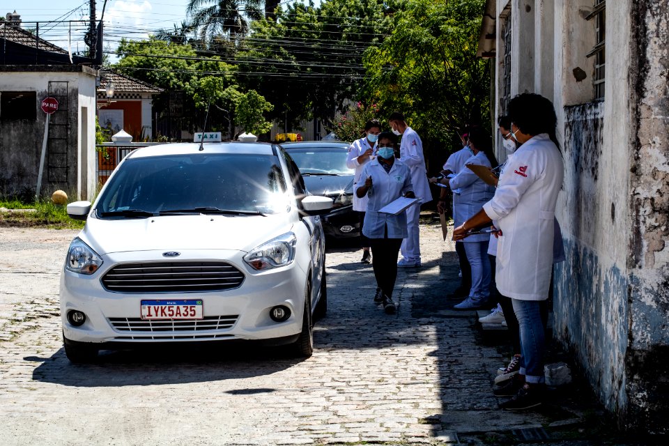 13.03.2021 - Prefeita Paula Mascarenhas visita a vacinação via drive-thru para 2ª dose de idosos com 85+ - Foto Michel Corvello
