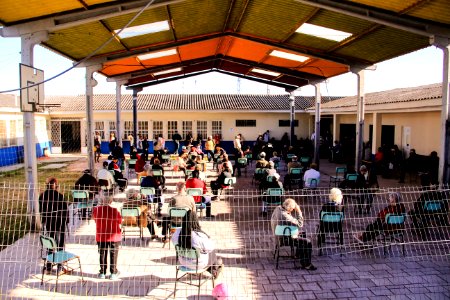 30.04.2021 2ª dose para idosos de 72 e 73 anos nas escolas Foto Rodrigo Chagas