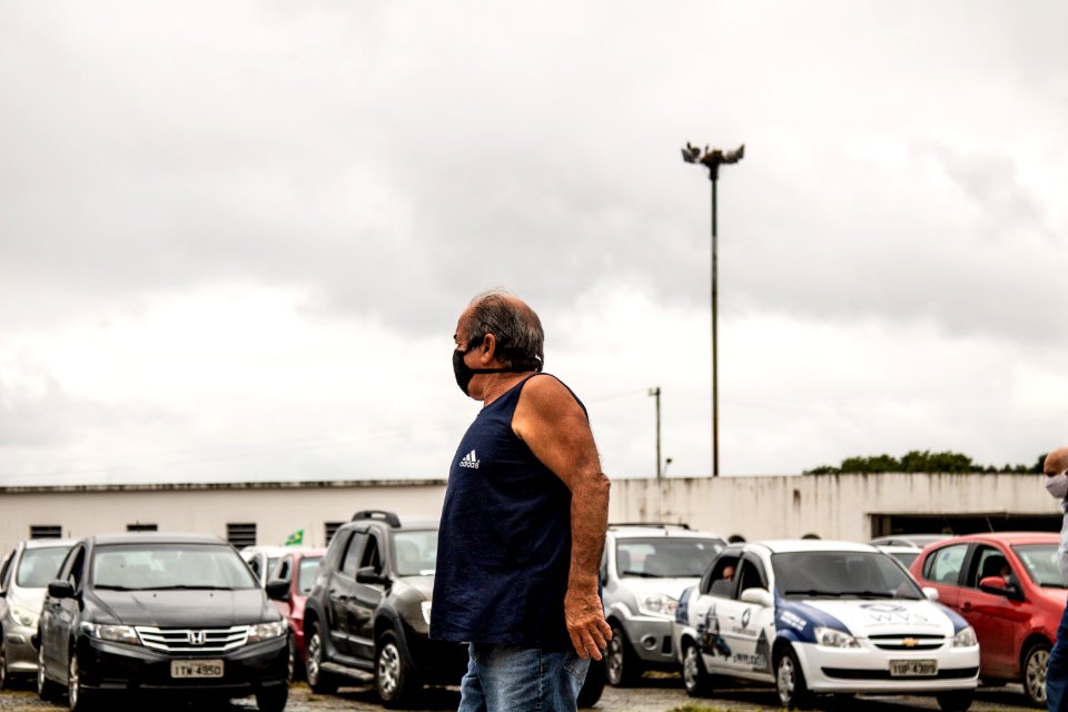 28.03.2021 - Drive-thru para 1ª dose dos idosos com 72 anos - Foto Michel Corvello