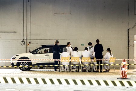 22.04.2021 - Drive para 2ª dose dos idosos de 75 anos e escolas para idosos de 60 anos - Foto Michel Corvello