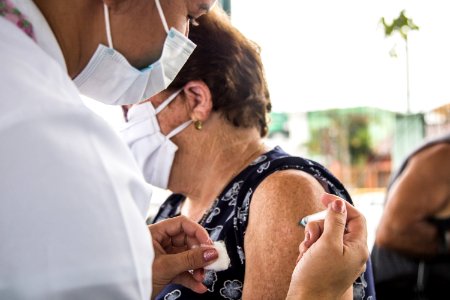 26.03.2021 - Vacinação dos idosos com 74 anos nas escolas - Foto Michel Corvello