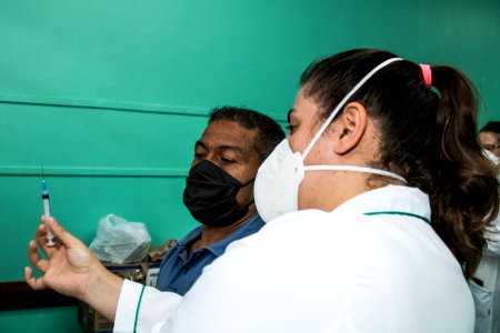 15.04.2021 - Vacinação dos idosos de 61 anos nas escolas - Foto Michel Corvello