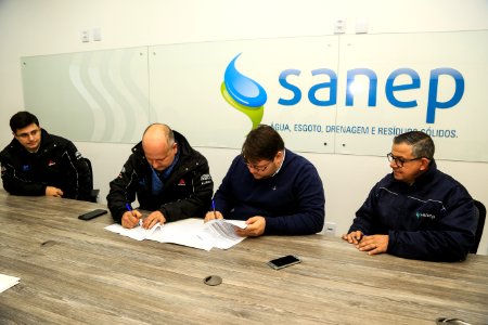 11.07.2018 - Presidente do SANEP, Alexandre Garcia durante assinatura de contrato para as obras de drenagem no Laranjal e na Bento e da aquisição de maquinários e veículos anunciados na 26ª Fenadoce - Foto: Gustavo Vara