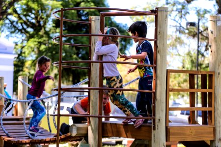 22.11.2017 - Novos bancos e brinquedos no Parque Baronesa
