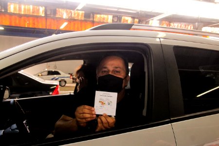 17.04.2021 Drive-thru para 1° dose idosos de 60 anos Foto Rodrigo Chagas