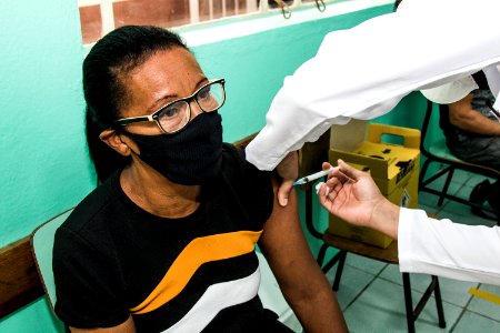 15.04.2021 - Vacinação dos idosos de 61 anos nas escolas - Foto Michel Corvello