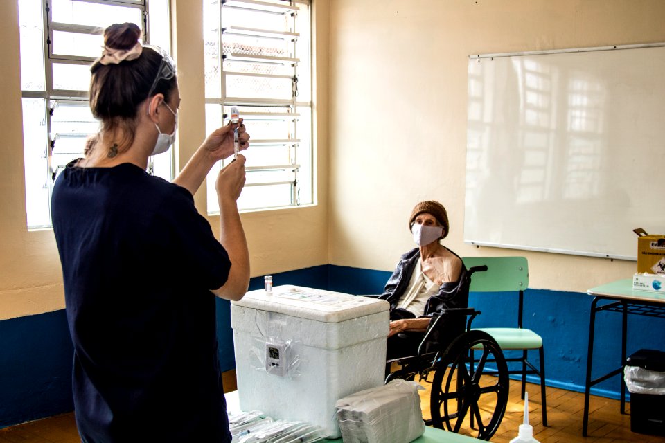 24.03.2021 - Vacinação dos idosos com 76 anos nas escolas - Foto Michel Corvello