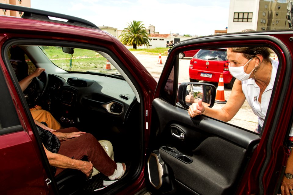 13.02.2021 - Prefeita Paula Mascarenhas acompanha vacinação da COVID-19 no formato no Drive-Thru - Foto: Gustavo Vara