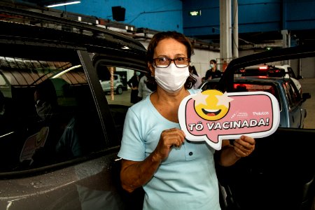 11.04.2021 - Drive-thru de vacinação para idosos com 61 anos - Foto Michel Corvello
