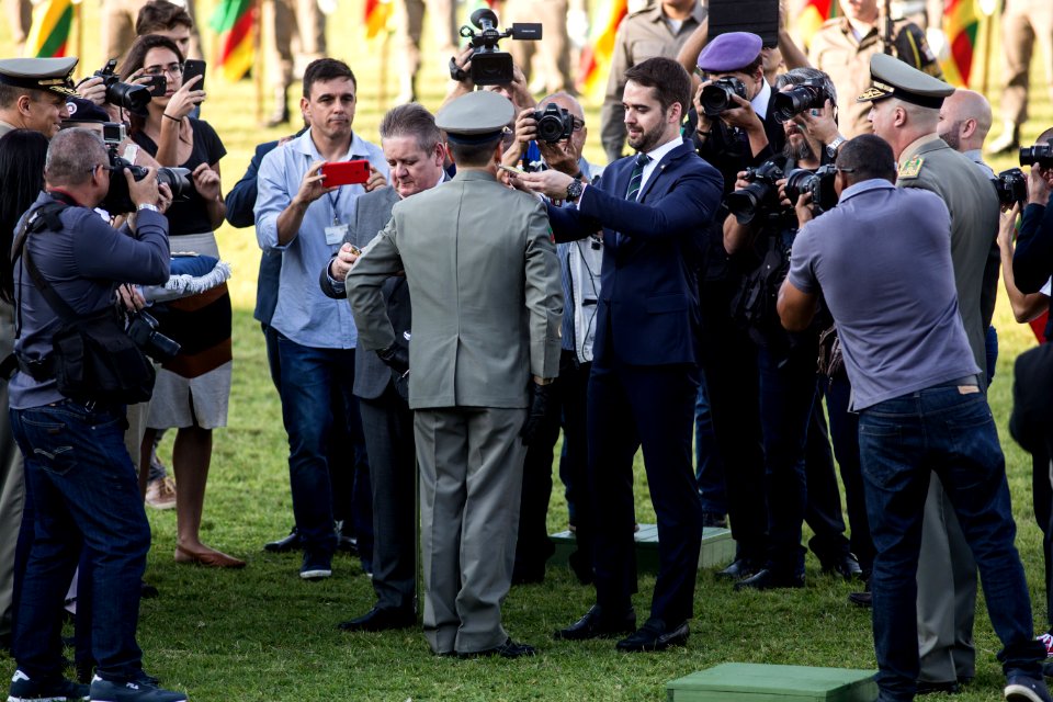 18.11.2019 - Porto Alegre/RS  - Prefeita Paula Mascarenhas é homenageada com a medalha 'Serviços Distintos' na cerimônia de passagem de comando-geral da Brigada Militar. Coronel Ikeda passa o comando para o coronel Rodrigo Mohr Picon - Foto: Gustavo Vara