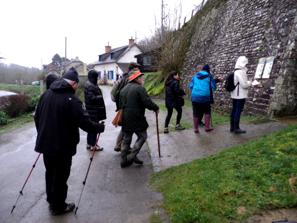 83bis groupe au pied du passage