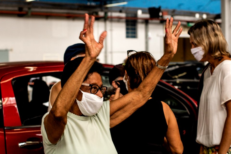 14.03.2021 - Drive-thru para vacinação de idosos com 79 anos - Foto Michel Corvello