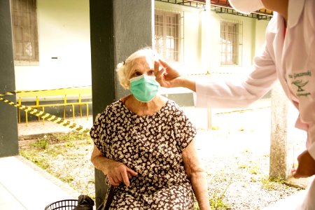 01.03.2021 Retomada da vacinação de idosos em escolas  Foto Rodrigo Chagas