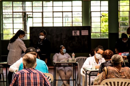26.03.2021 - Vacinação dos idosos com 74 anos nas escolas - Foto Michel Corvello