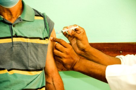 25.03.2021 Vacinação dos idosos com 75 anos nas escolas Foto Rodrigo Chagas-27