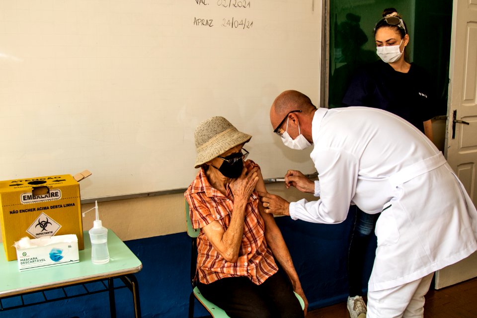 24.03.2021 - Vacinação dos idosos com 76 anos nas escolas - Foto Michel Corvello