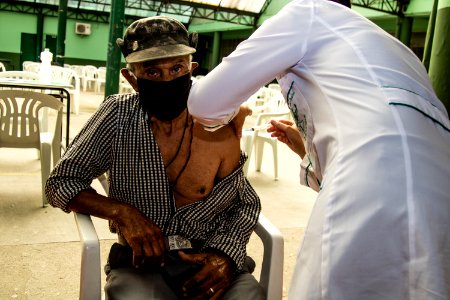 24.03.2021 - Vacinação dos idosos com 76 anos nas escolas - Foto Michel Corvello