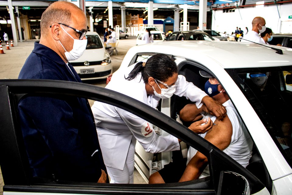 22.03.2021 - Drive-thru para idosos com 75 anos ou mais - Foto Michel Corvello