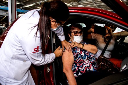 22.03.2021 - Drive-thru para idosos com 75 anos ou mais - Foto Michel Corvello