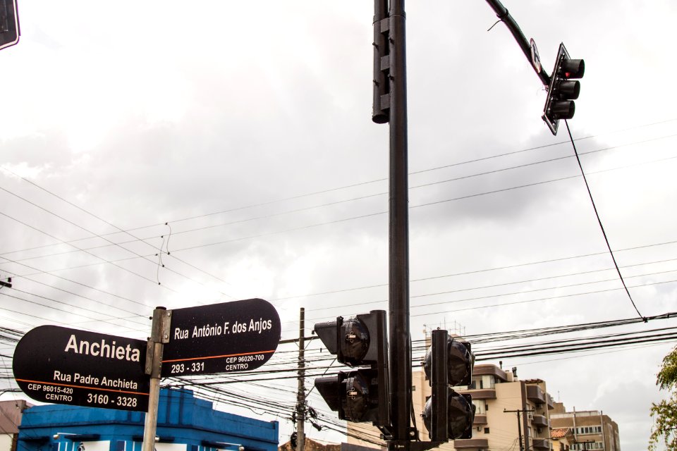 30.03.2021 - Sinaleira nova na Rua Antônio dos Anjos com Padre Anchieta - Foto Michel Corvello