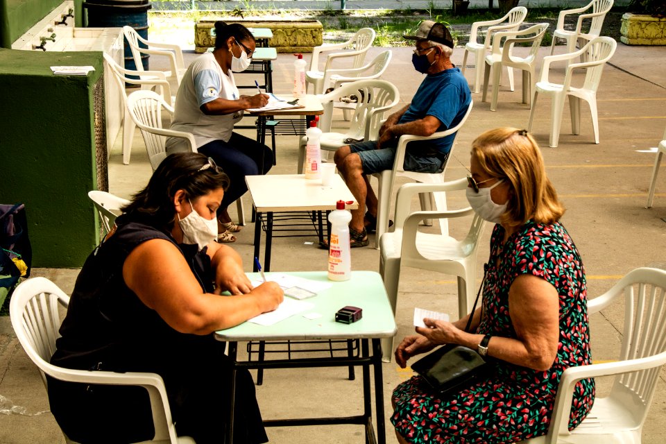 24.03.2021 - Vacinação dos idosos com 76 anos nas escolas - Foto Michel Corvello