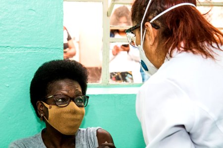 15.04.2021 - Vacinação dos idosos de 61 anos nas escolas - Foto Michel Corvello