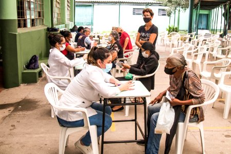 26.03.2021 - Vacinação dos idosos com 74 anos nas escolas - Foto Michel Corvello