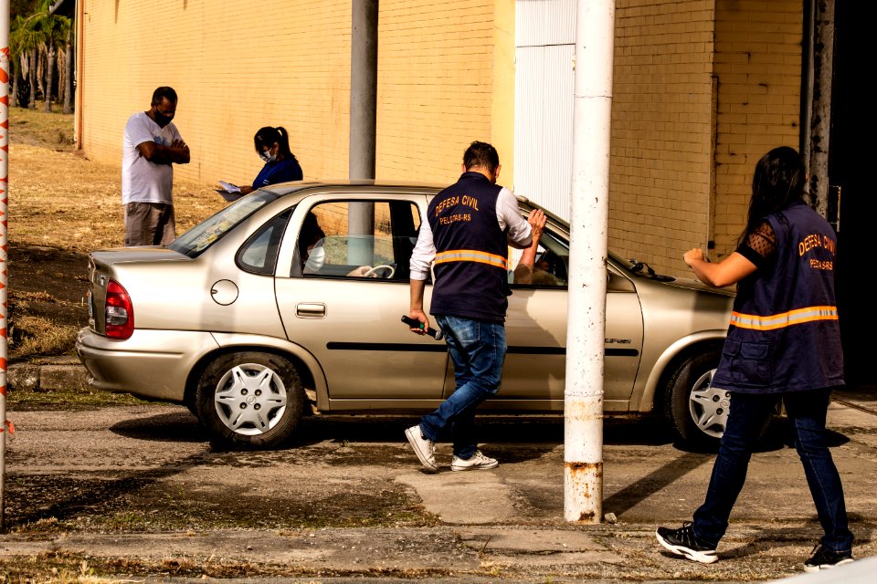 14.03.2021 - Drive-thru para vacinação de idosos com 79 anos - Foto Michel Corvello